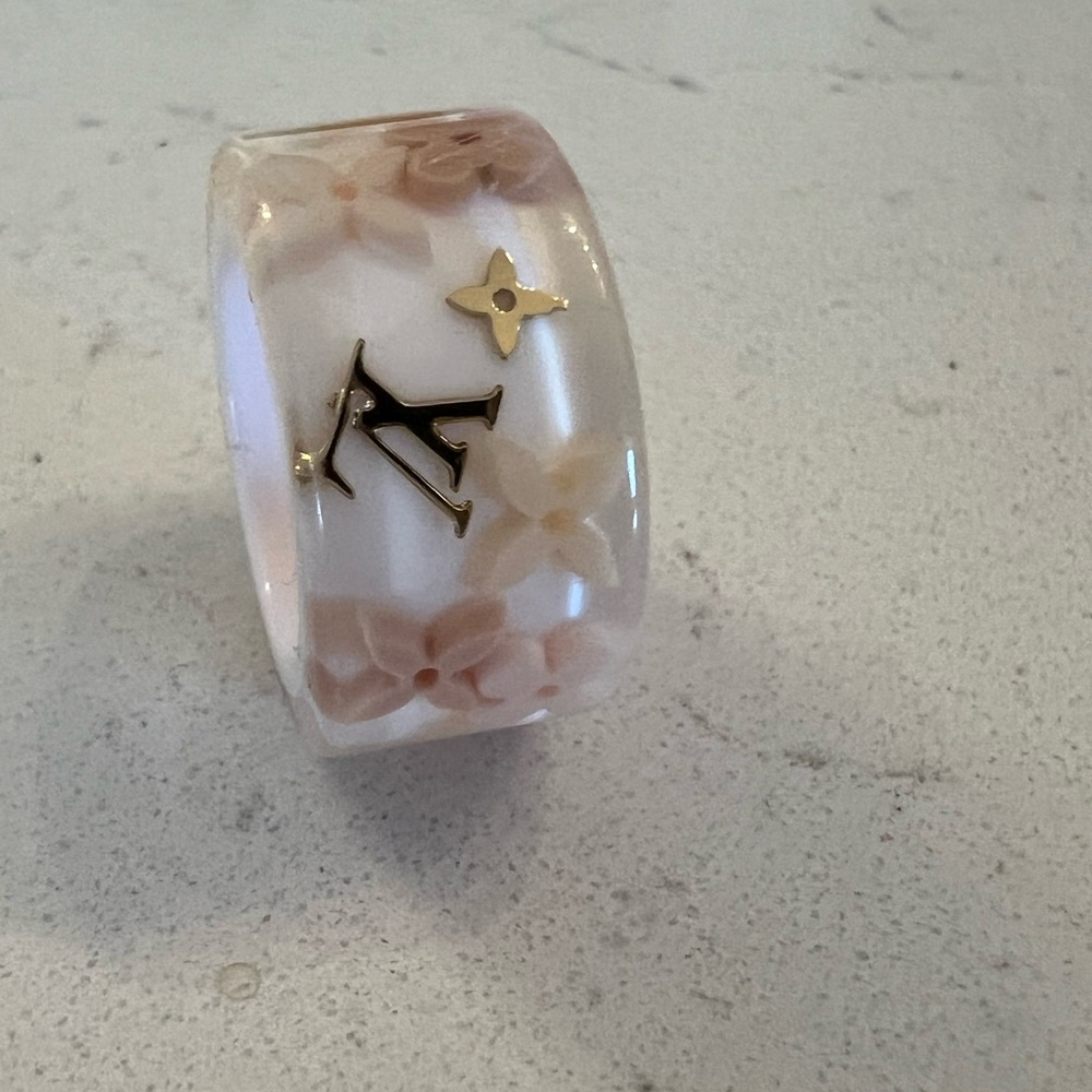 Louis Vuitton Resin Inclusion Ring size Small